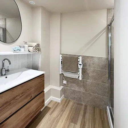 T2 Rénové, Quartier Compans